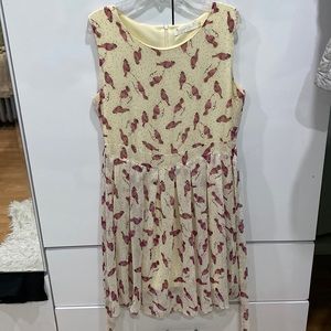 Crème color dress with bird pattern great for formal events